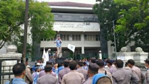 Bongkar Mafia Perizinan Badak Banten Perjuangan Kepung Kantor DPMPTSP