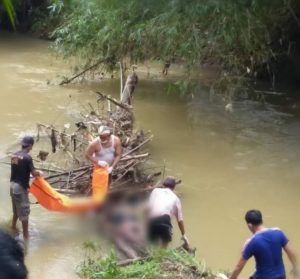Sesosok Mayat Ditemukan di Aliran Sungai Cibinuangen, Tubuh sudah Membusuk