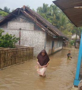 Akibat Penyempitan Kali di Kampung Cikutra Desa Cilegongilir, Terendam Banjir