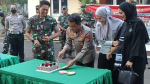 Hari Bhayangkara ke-76, Kapolres Lebak dapat Kejutan Dandim 0603 Lebak