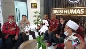 Mabes Polri Digeruduk Ormas KKPMP dan Sayapnya “Menggugat Untuk Keadilan di Tegakkan Sekalipun Langit Akan Runtuh”.