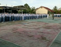 Dandim 0603 Lebak Pimpin Upacara Bendera di SMKN 1 Rangkasbitung