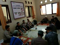 Melaksanakan Kegiatan pengajian rutin di mapolsek Banjarsari