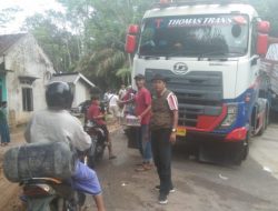 Lambatnya penanganan PT Semindo membuat komplen Aktifis dan warga Akibat Macet Total 2 KM,
