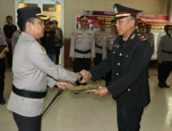 Kapolres Lebak pimpin Upacara Wisuda Purna Bakti Personil Polres Lebak Iptu Supriatna