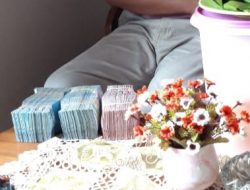 Woww… Terkait Dugaan Pungli Rp.690 Jt Kades Pagelaran Ternyata Libatkan Suaminya yang Berstatus PNS