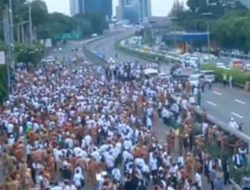 Ribuan Perangkat Desa Gelar Aksi Demo di Gedung DPR RI, Ini Tuntutan Mereka