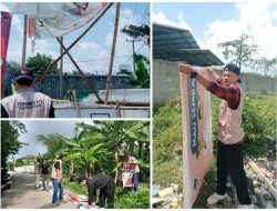 Masa Tenang Pemilu, Panwaslu Kecamatan Jawilan Bersihkan Alat Peraga Kampanye (APK)