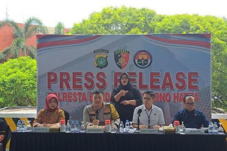 Press Release Polresta Bandara Soekarno-Hatta membongkar produksi film porno anak