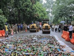 2.588 Botol Miras Hasil Razia Dimusnahkan Satpol PP Kota Tangerang