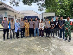 Personel TNI dan Polri Melaksanakan Pengawalan Pendistribusian Logistik Pemilu Dari PPK Ke PPS Wilayah Kec Jawilan