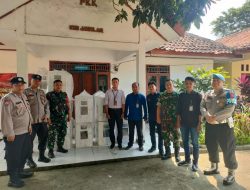 Personil Polsek Jawilan Monitoring Logistik Pemilu Pasca Pemungutan Suara