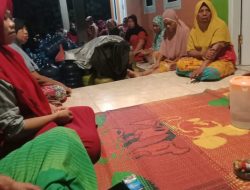 Diduga Penyaluran Bansos Tak Tepat Sasaran, Emak-emak di Desa Cikeusik Protes