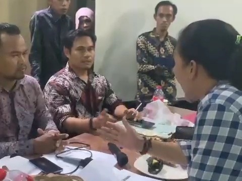 Gambar layar Video Debat Sengit Caleg DPRD Kab Lebak VS PPK Gunung Kencana di tengah Sidang Pleno Pemilu 2024