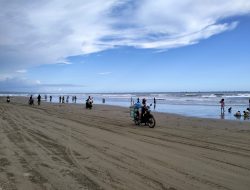 Pengelola Wisata Pantai Bagedur,  Uang diambil Tiket tak diberikan. dikeluhkan Pengunjung
