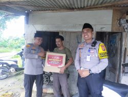 Senyum Bahagia Tukang Tambal Ban Terima Bantuan Sembako dari Kapolres Lebak