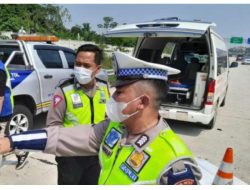 Petugas Kebersihan Tewas Tertabrak Mobil di Tol Cijago