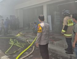 Respon Cepat, Kapolres Lebak Tinjau Langsung Penanganan Kebakaran Almond Super Rangkasbitung