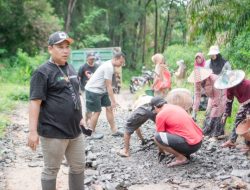 Ratusan Warga Pasirbuntu Antusias Ikut “Ngahadean Jalan” Bersama Anggota DPRD Banten Musa Weliansyah