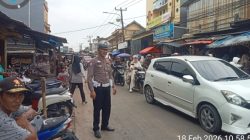 Antispasi Kemacetan di Pasar Jelang Puasa Ramadhan Pertama, Personil Polsek Malingping Polres Lebak Laksanakan Pengaturan Lalu Lintas