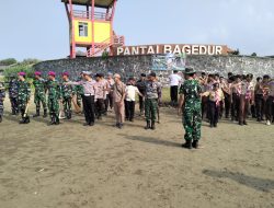 Peduli Sampah, Peringatan HUT ke-81 TNI Gelar Pembersihan Pantai di Wilayah Kodim 0603/Lebak