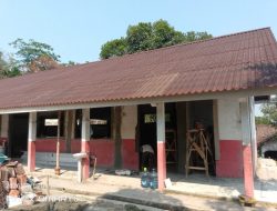 Rehabilitasi SDN 1 Bojongjuruh Diduga Asal Jadi, Material Rusak dan Pekerja Abaikan SOP