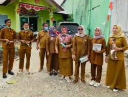 Puskesmas Bojongjuruh Bagikan Masker Antisipasi Abu Gunung Anak  Krakatau