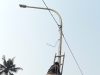Peduli Keselamatan Pengguna Jalan, Warga Desa Muara Perbaiki Lampu PJU Jalan Nasional Secara Swadaya