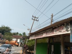 Ancaman Nyawa! Tiang Listrik Retak dan Miring di Depan Rumah Warga, PLN Didesak Bertindak